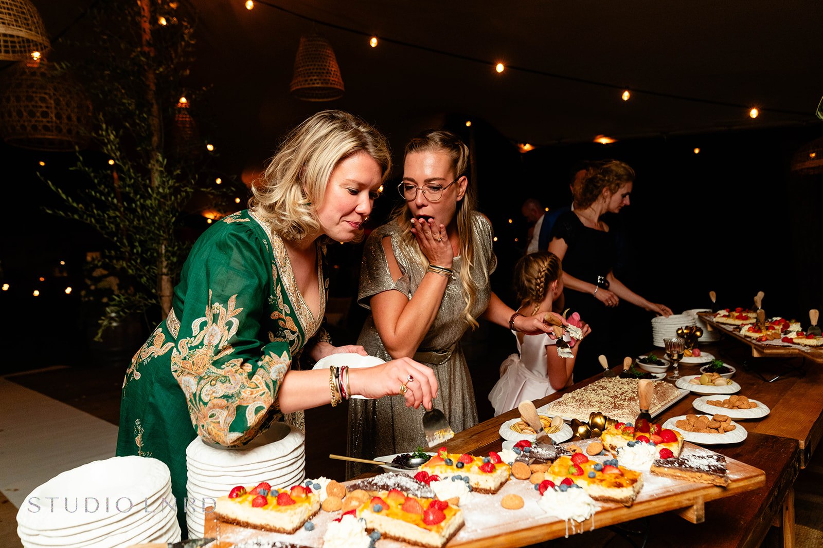Gedeelde tafel buiten diner