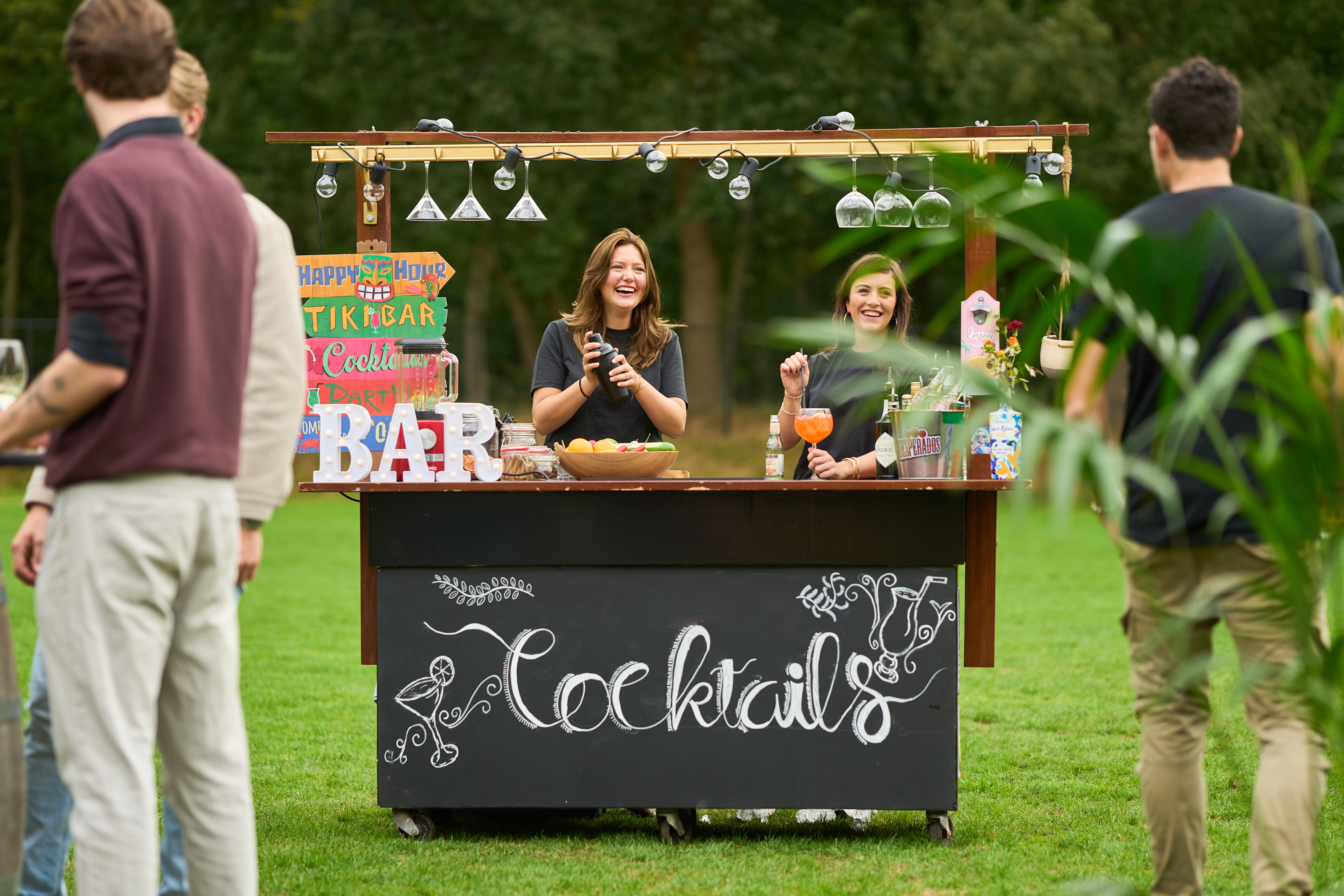 Cocktailbar met glazen